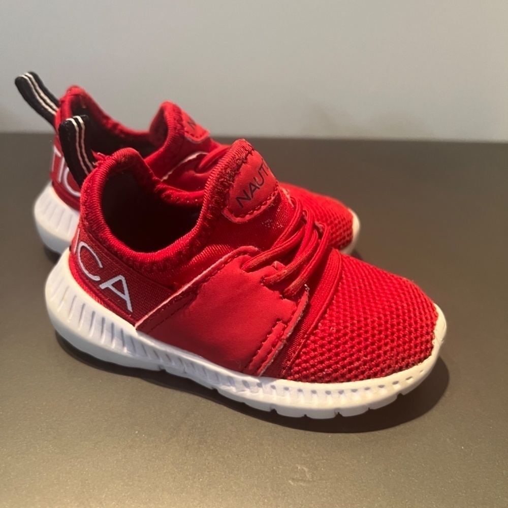 Nautica Sneakers toddler size 5 like new - Picture 3 of 4